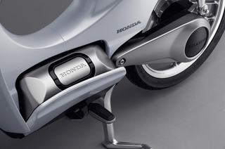 Illustration for article titled Honda's Electric Retro Scooter Could Be A Cute Cheap Transport Rival To Vespa